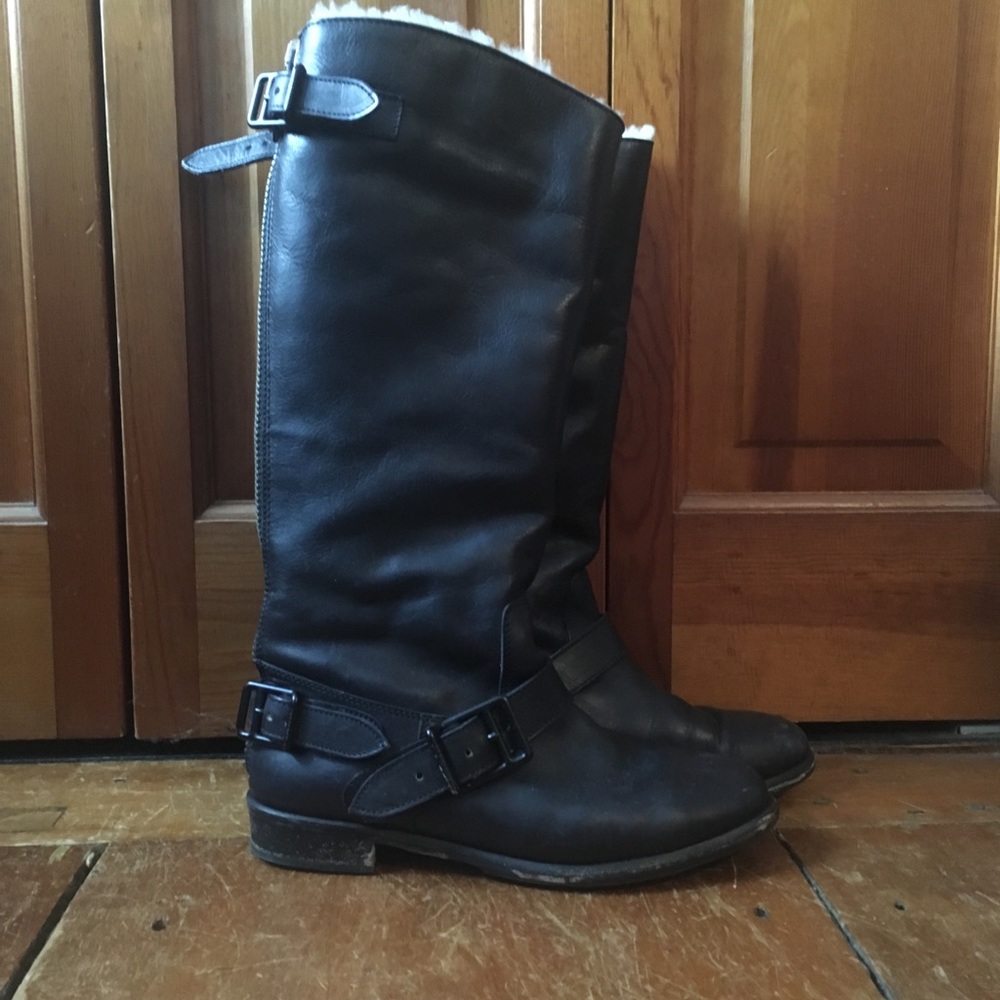 Burberry shearling lined riding biker boot